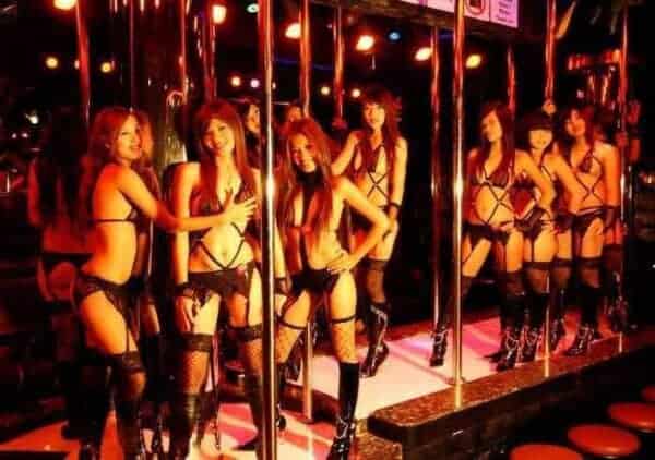 Girls dancing on the Angelwitch stage