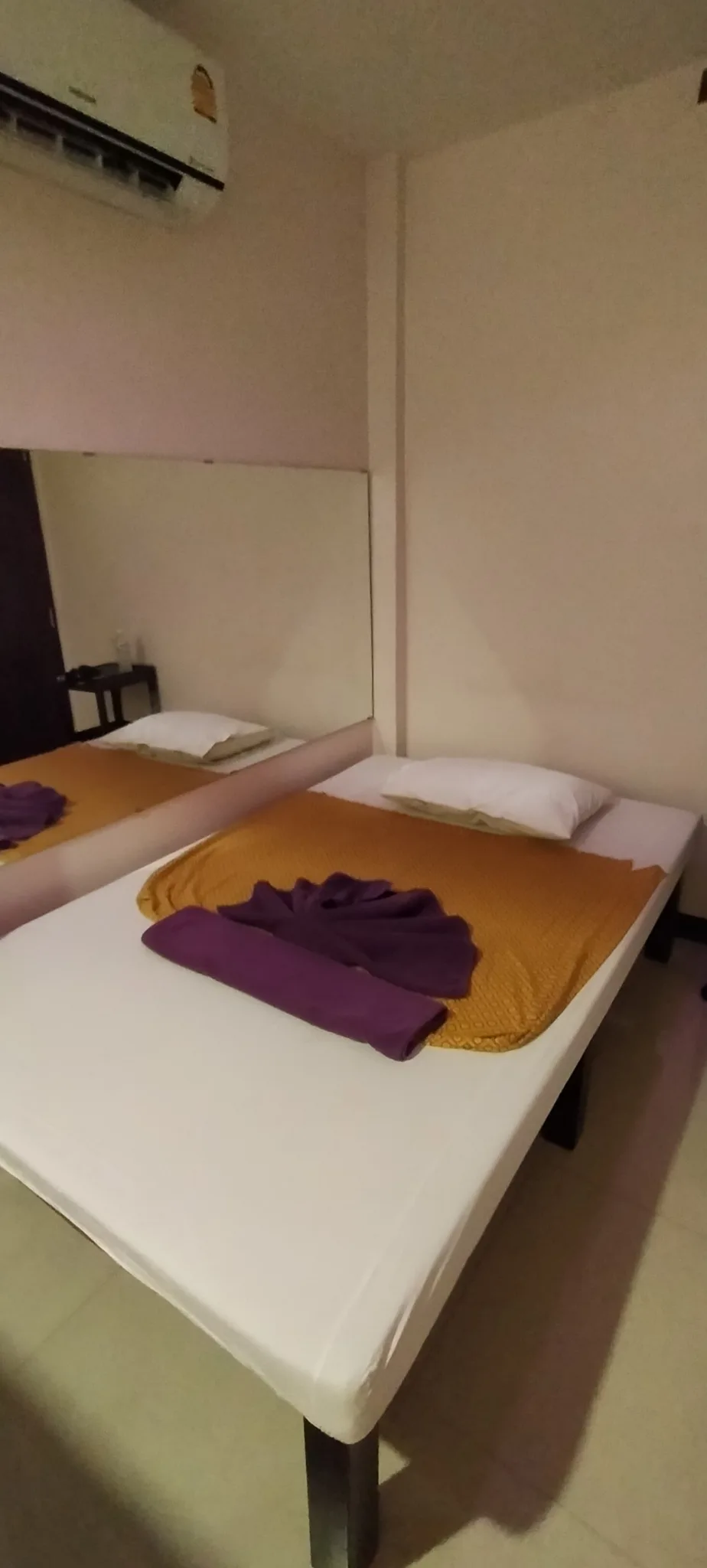 Happy BKK Massage in Bangkok - Room & Bed