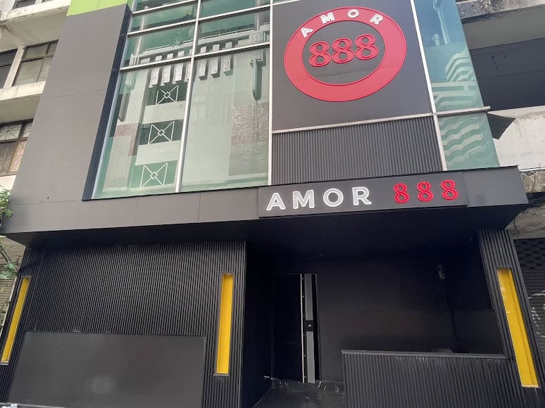 Amor888 storefront on Sukhumvit Soi 18, Bangkok