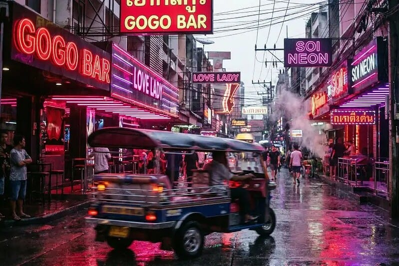 Bangkok Nightlife Scams & Safety Guide