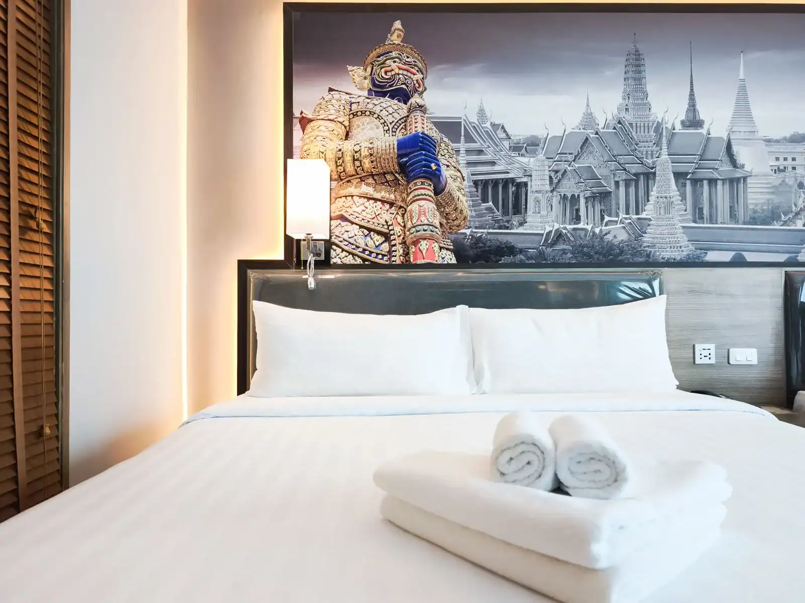 A room at Citrus Sukhumvit 11 Bangkok with a Thai-art headboard mural