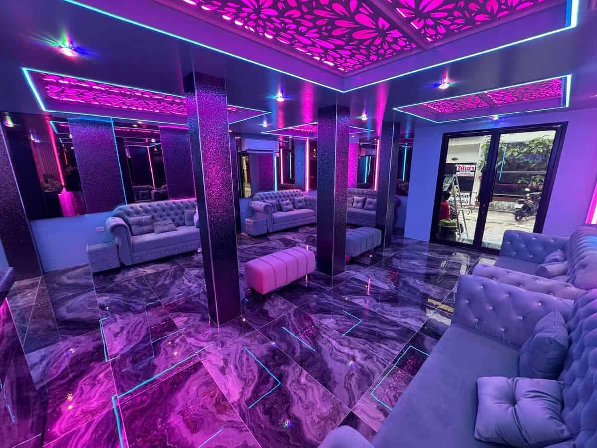 J-Spot Nuru Massage VIP lounge