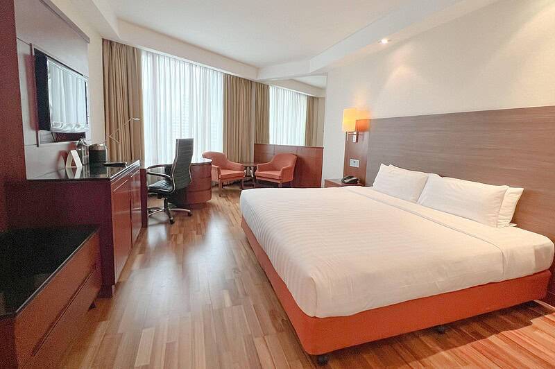 Rembrandt Hotel Bangkok Review: Guest Policy, the ฿1,000 Myth & Which Room to Book