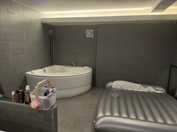 Nuru room with corner jacuzzi and air mattress at Hiso Nuru Massage, Sukhumvit Soi 31, Bangkok