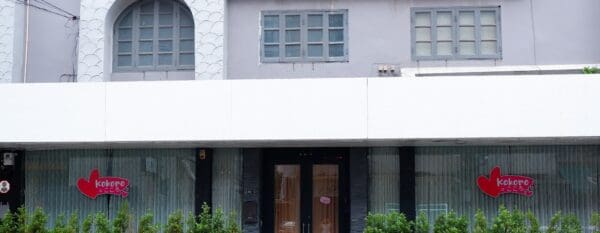 White frontage of Kokoro Massage on Sukhumvit Soi 23 with its red Kokoro signs