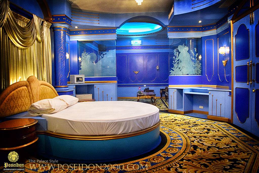 Palace theme suite with a round bed at Poseidon, Ratchadaphisek Road, Bangkok